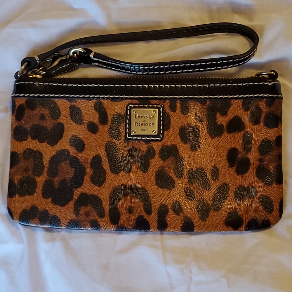 DOONEY & BOURKE wristlet